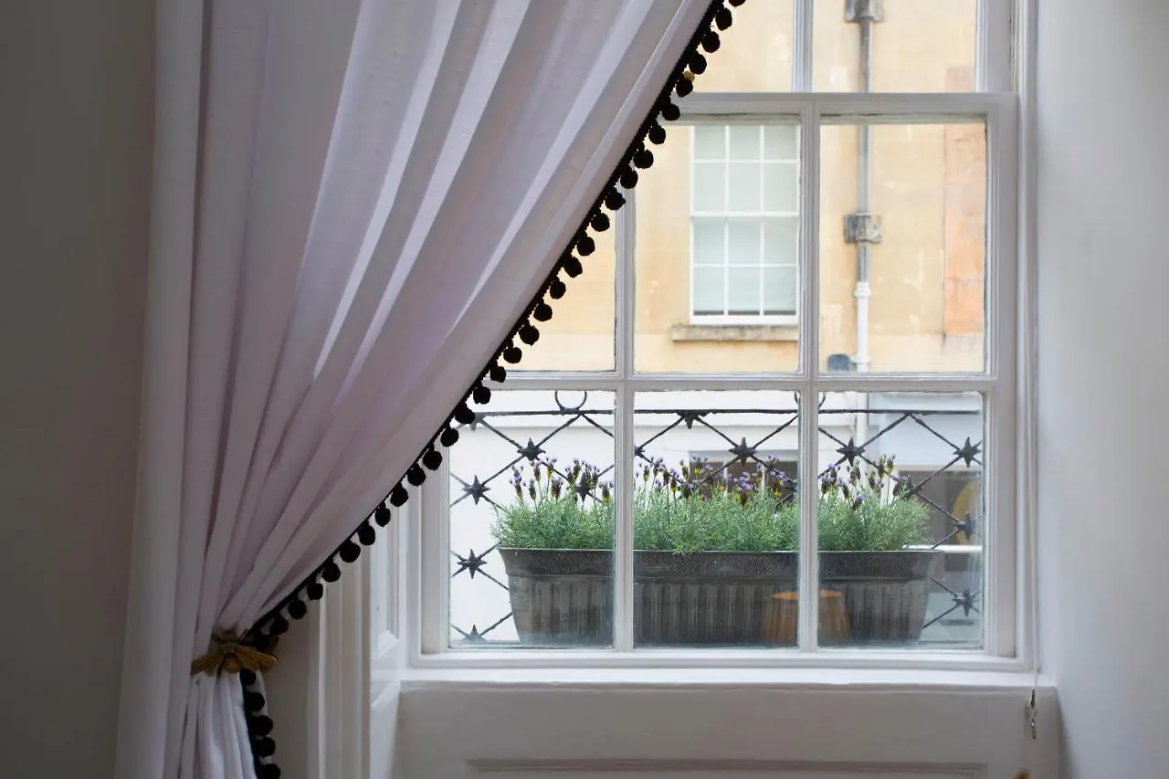 1 Bed Georgian Apartment In Bath City Centre 0*,  United Kingdom