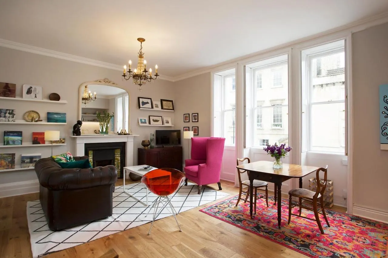 1 Bed Georgian Apartment In Bath City Centre