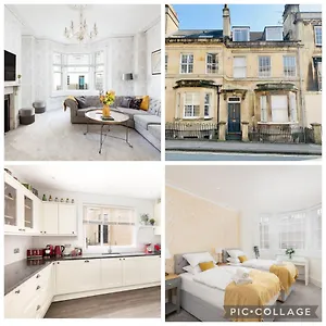 5 Bedroom Magnificent Georgian Townhouse- Centre Apartment