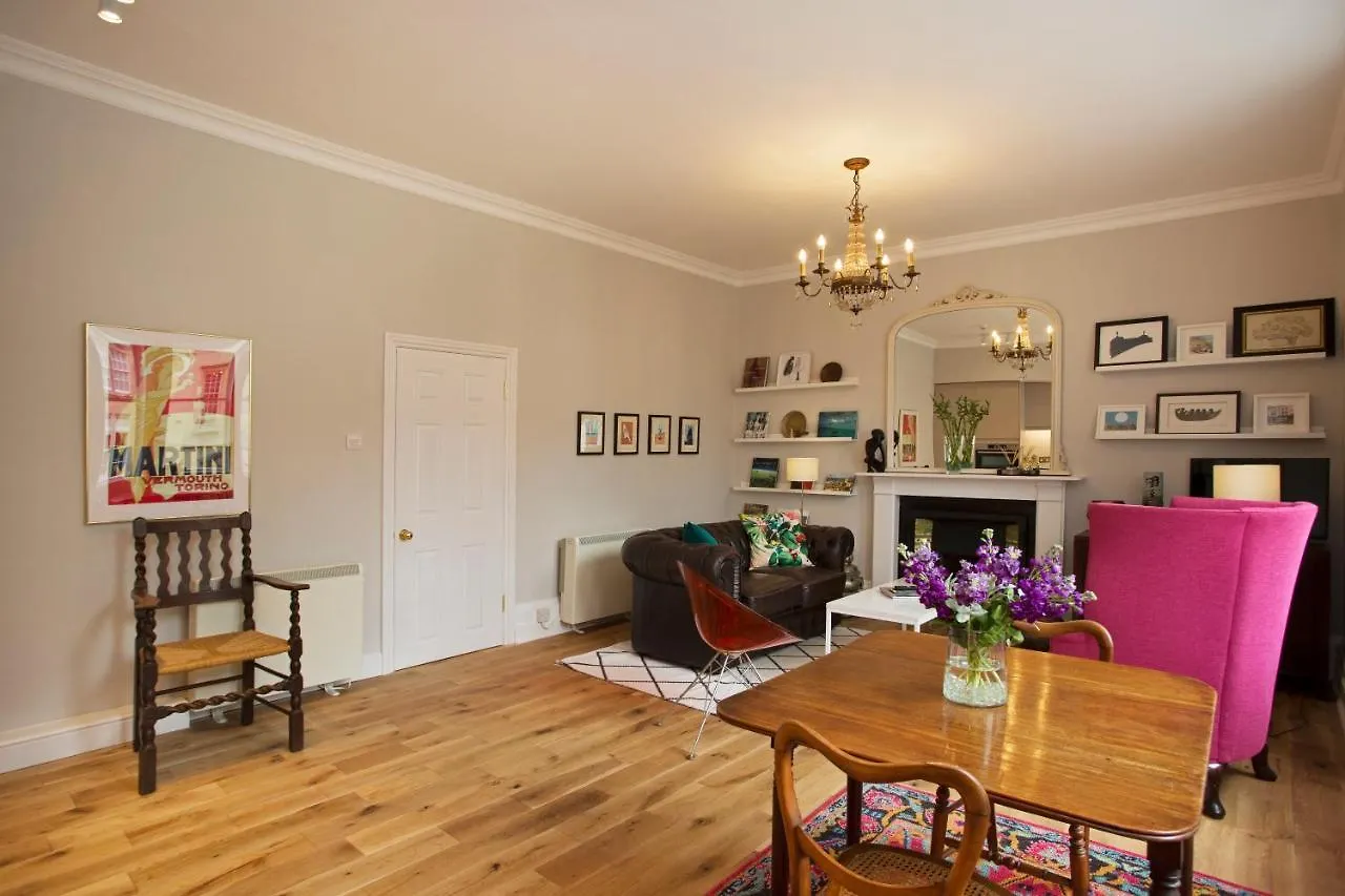 1 Bed Georgian Apartment In Bath City Centre